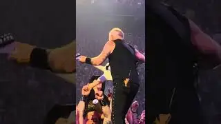 JAMES HETFIELD LETS A KID PLAY HIS GUITAR LIVE (2023) 