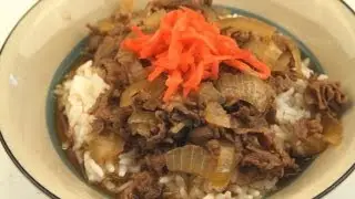 How To Make Japanese Gyudon (Thinly Sliced Beef On Rice)