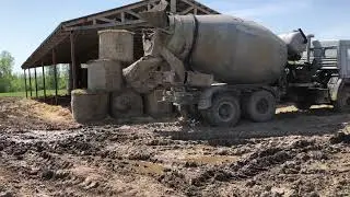 Бетонируем новый навозный проезд в коровнике
