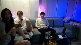 десаут и фруктозка занялись кексом прям на стриме?  😈
