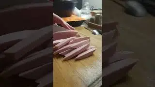 Нарезать колбасу #shots #food #meat