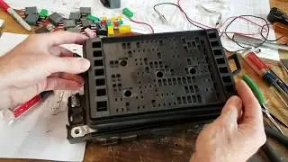 2007 Chevrolet Trailblazer SS Fuse Block Box Disassembly