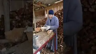 Изобретательный Батюшка: движок от стиралки и дровокол морковка в помощь для заготовки дров!