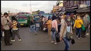 Ramainya bubaran karyawan pabrik