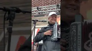 EL hombre del  moñoñon Roberto Vargas
