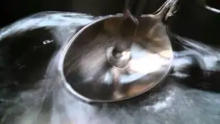 SONY Xperia Z filming water flowing off a spoon hd