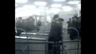 курсанты в метро