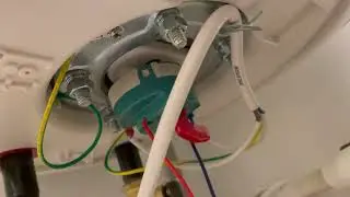 Водонагреватель Electrolux EWH 50 / 30 / 80 Quantum Pro : где кнопка аварийного отключения?