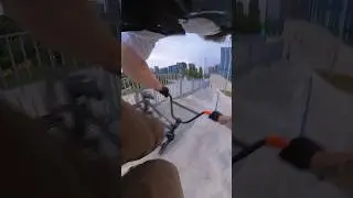 Делаю пару трюков на BMX 