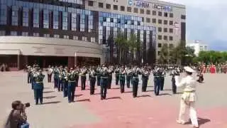 ВОЕННЫЙ ОРКЕСТР КАЗАХСТАНА ТАНЦУЕТ GANGNAM STYLE