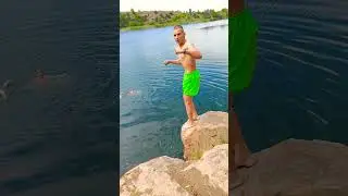 Старо-Крымский карьер в Мариуполе Плаваем с пустыми бутылками 