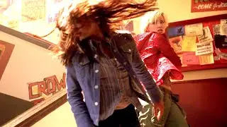Chloe Sullivan vs. Lana Lang [Smallville - S3E11 - 