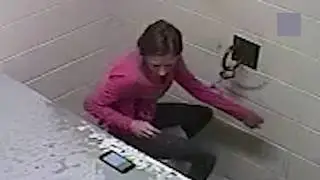 ЖЕНЩИНА ОСВОБОДИЛАСЬ ОТ НАРУЧНИКОВ И СБЕЖАЛА ИЗ ПОЛИЦИИ!!!!!!!!!!!!!!!