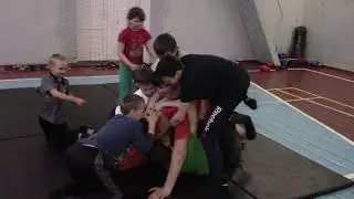Завалить Добрыню на лопатки