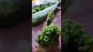 Молодые чесночные стрелки с солью и душистым маслом