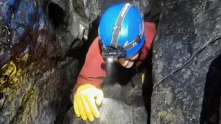 Extreme Claustrophobic Caving - Boulder Chokes