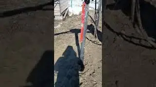 Монтаж винтовых свай для забора