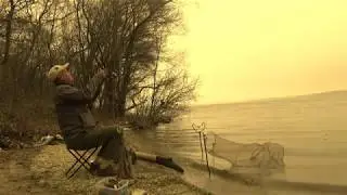 Рыбалка ранней весной на фидер плотва ловится на водохранилище.