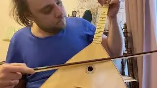 Можно ли играть на балалайке смычком? Да.