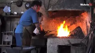 Видео о работе кузнеца Михаила Остаповича Кочмар из Николаевской области