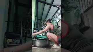 Manual lava muna ang tindera para tipid sa kuryente ng pagwashing habamg walang bumibili