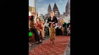 Lomba Fashion Show Berkebaya Tradisional 