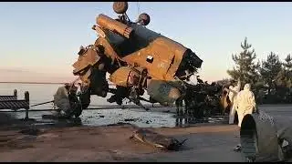 В КИЕВЕ Достали Остатки Российского Вертолёта с Пилотами