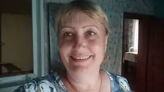 Навожу чистоту! Обработала лук! Первый пошел!