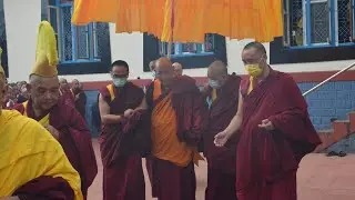་༧རྒྱལ་་བའི་རྒྱལ་ཚབ་དགའ་ལྡན་ཁྲི་ཆེན་རྡོ་རྗེ་འཆང་དཔལ་བཟང་པོ་མཆོག་དཔལ་ལྡན་སྨད་རྒྱུད་གྲྭ་ཚང་དུ་ཕེབས་པ།