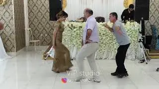 Мужик взорвал танец !! Гости свадьбы стоя хлопали !!   