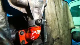 Ремонтирую выхлопную трубу на тракторе МТЗ-82. Опять чищу дорогу от надутого снега.