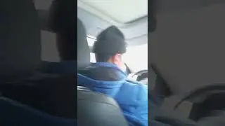 Питер с заднего сиденья кроссовера...