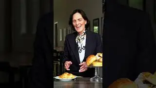 How do you eat the classic croissant?  #etiquette #etiquette101#howto