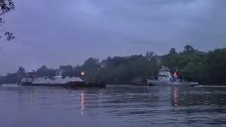 Вечер на Москва-реке! Расхождение двух груженных составов!