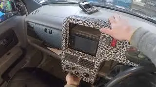 NISSAN CUBE Z11.Как снять центральную панель.