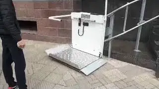 Наклонный подъемник для инвалидов - подъёмная платформа для инвалидов БК 320 вдоль лестничного марш