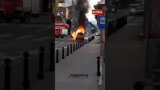 Gori taxi vozilo u Novom Pazaru