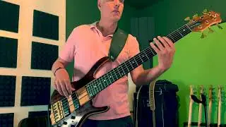 Ken Smith 6 string bass.
