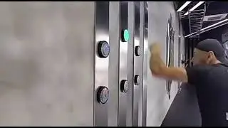 Fitpodz ışıklı reaksiyon seti ile boksörlerin antrenman çalışması.