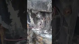 Пытается установить фары... #дальнобойщики #shotrs #automobile