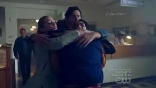 Riverdale 2×01 The gang finds out about Fred | Archie talks to his mom