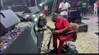 SEE HOW BABA TUNMISE PROSTRATE TO YINKA AYEFELE LIVE ON STAGE @ HIS 2025 LIVE CONCERT JEHOVAH OVERDO