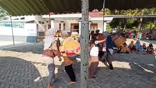 Lomba 17 Agustus - gendong rinjing Emak-emak