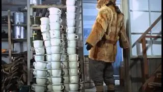 Вы не скажете, где здесь туалет?
