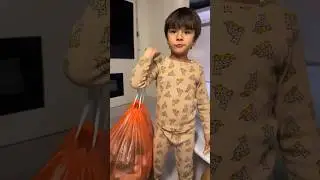 Büyümüşte çöp çıkarıyor çocuk adam 😂