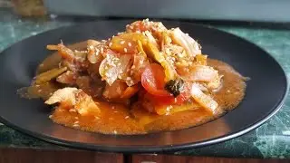 Рецепт: диетическая куриная грудка с овощами в томатном соусе