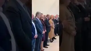 Порошенко поет Що за друга ми маємо в Ісусі I Не принимайте близко к сердцу!