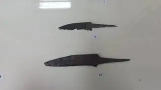 Выставка ,,Тёмные века,, с 1по 6 века экспонаты с территории проживания Вятичей есть ножи и оружие