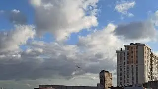 bulutlarin arasından mermi mermi kafa atiyor