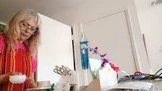 Kiki learns to bake